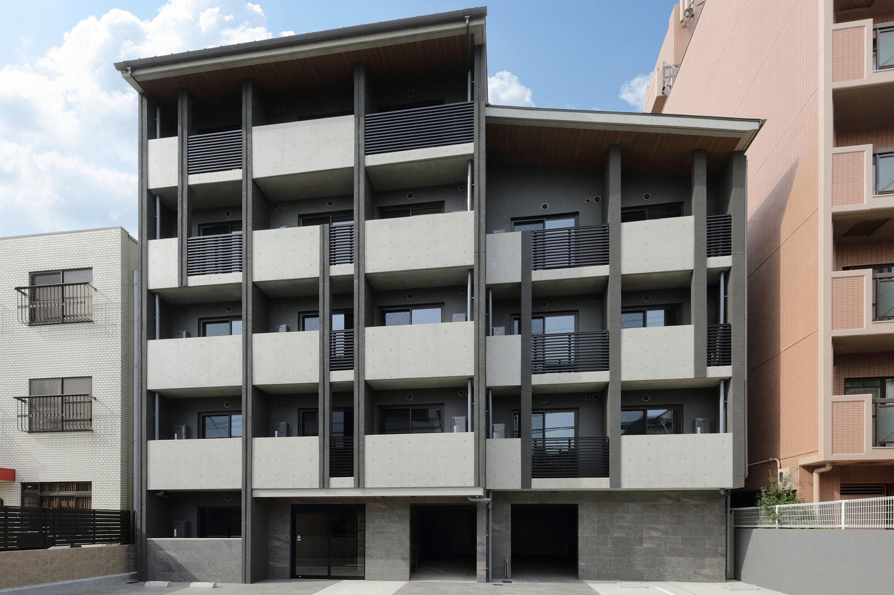 西院の共同住宅